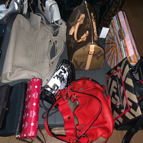 All different name brand bags - Picture 4 of 6